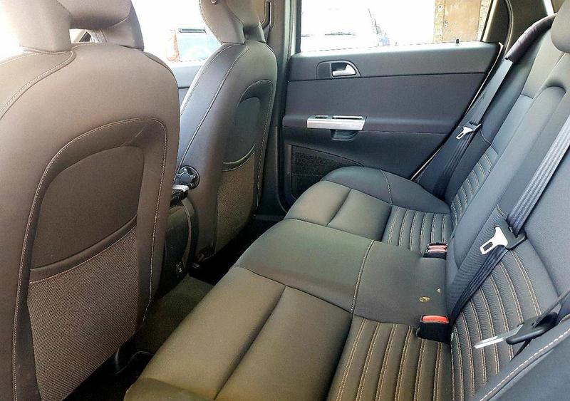 Volvo V50 • 2011 • 170,000 km 3