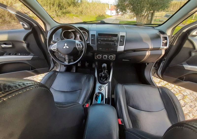Mitsubishi Outlander • 2009 • 180,000 km 5