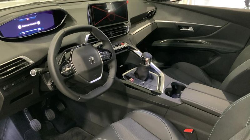 Peugeot 3008 • 2023 • 5,200 km 2