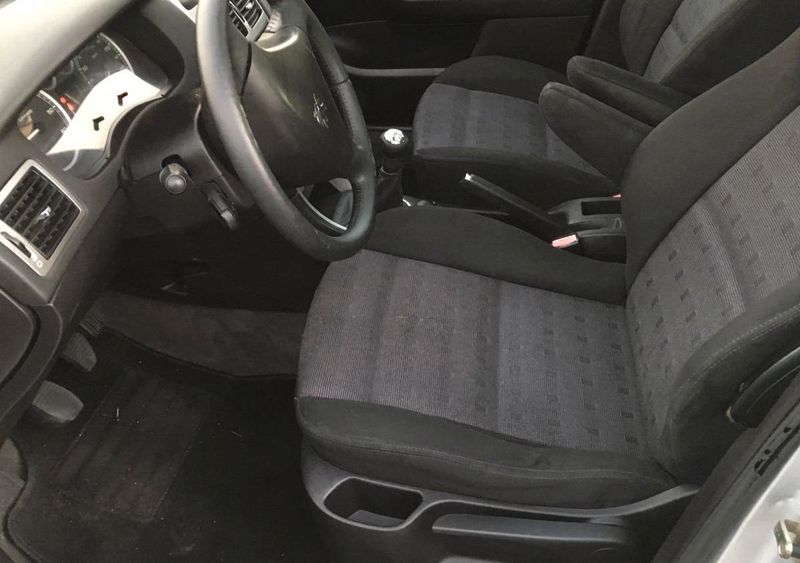 Peugeot 307 • 2002 • 235,000 km 4