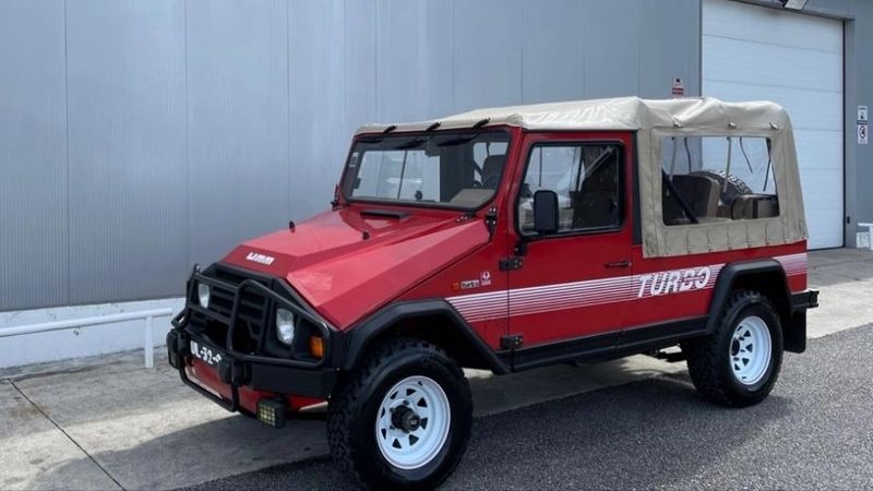 Sinotruk Howo T7H 6x4 • 1990 • 61,000 km 1