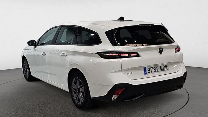 Peugeot 308 • 2023 • 49,426 km 4