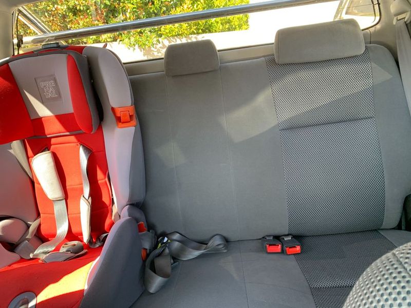 Toyota Hilux • 2012 • 102,000 km 4