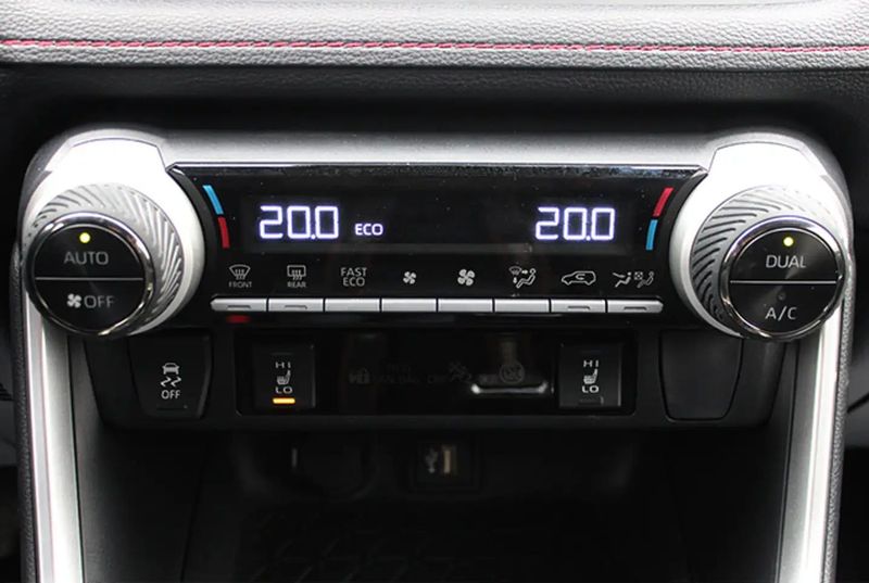 Toyota RAV4 • 2023 • 25,000 km 5