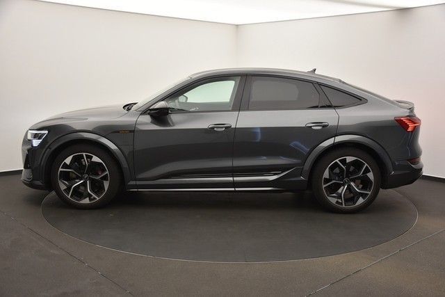 Audi e-tron • 2021 • 19,900 km 12