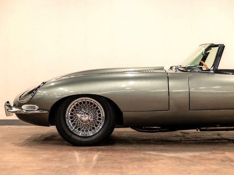 Jaguar E-PACE • 1967 • 42,690 km 17