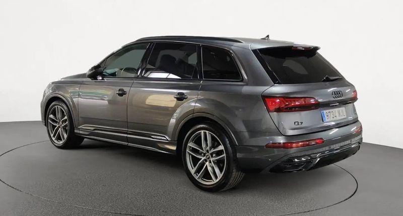 Audi Q7 • 2023 • 40,711 km 3
