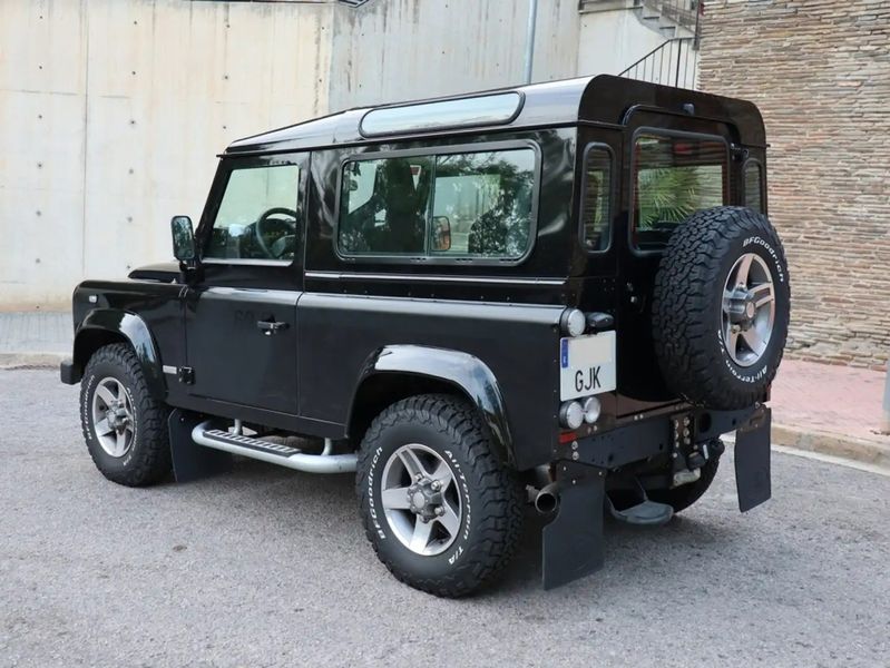 Land Rover Defender • 2008 • 118,000 km 7