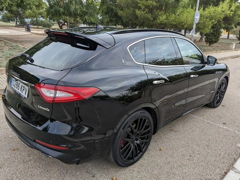 Maserati Levante • 2018 • 41,800 km 3