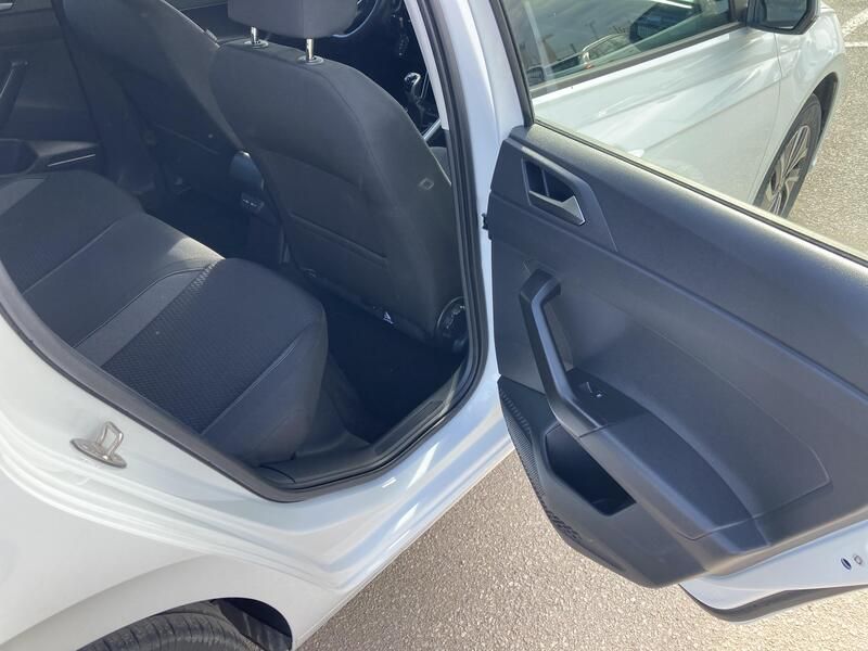 Volkswagen Polo • 2022 • 24,689 km 20