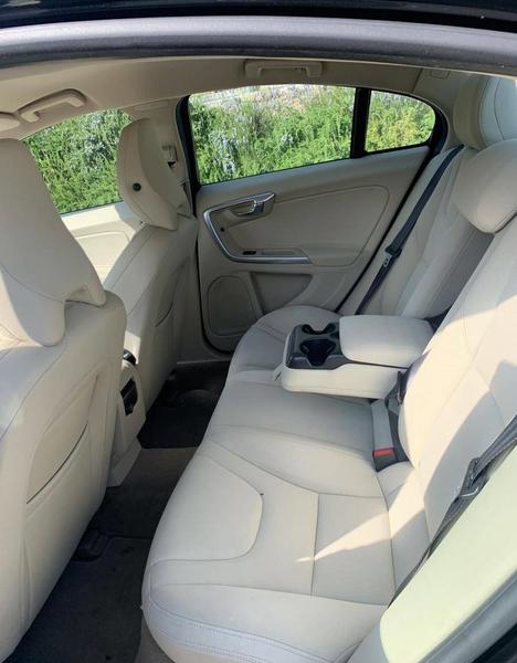 Volvo S60 • 2011 • 170,000 km 3