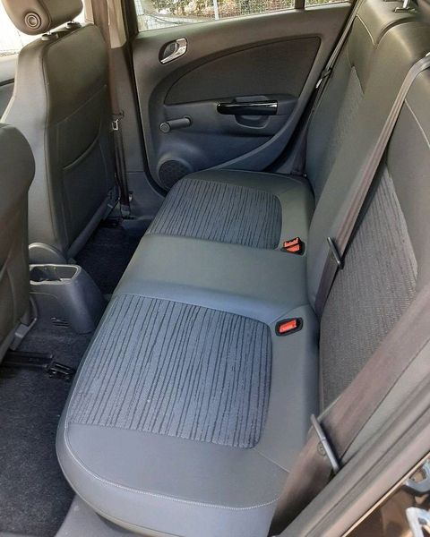 Opel Corsa • 2014 • 249,999 km 4