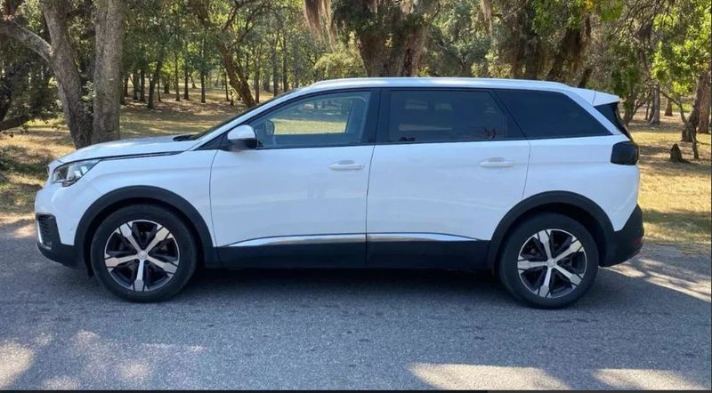 Peugeot 5008 • 2018 • 84,000 km 2