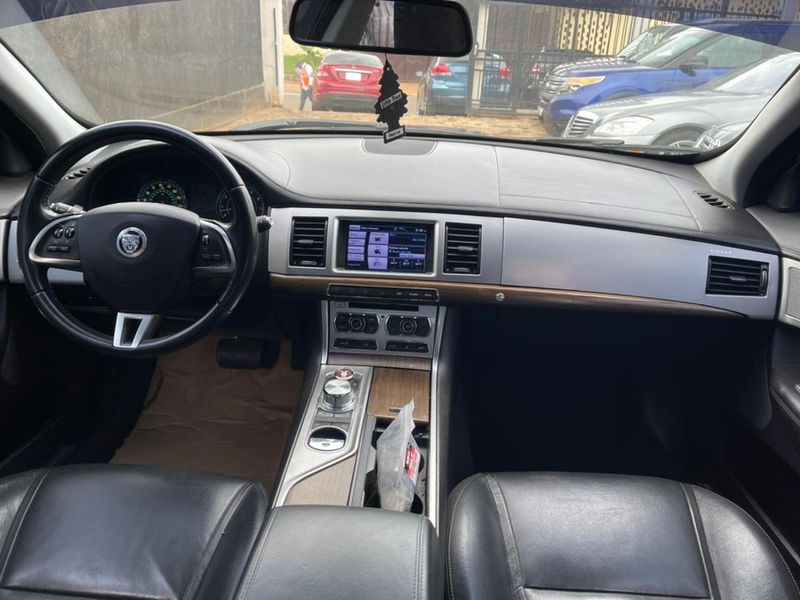 Jaguar XF • 2012 • 66,000 km 6