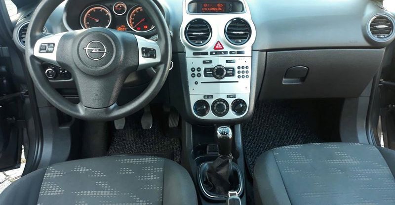 Opel Corsa • 2011 • 180,000 km 5