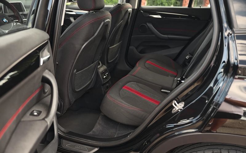 BMW X1 • 2015 • 193,000 km 12