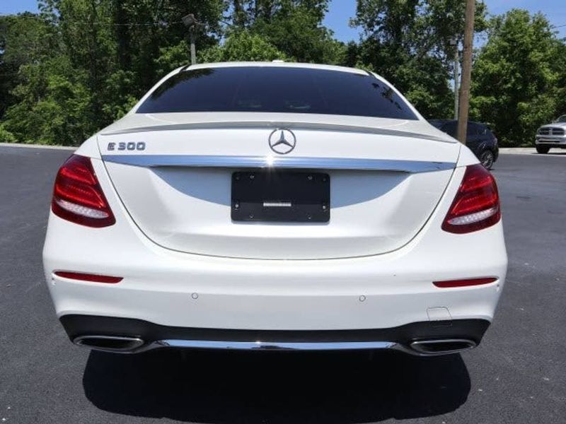 Mercedes-Benz 230 - 300 CE Coupé • 2021 • 20,700 km 4