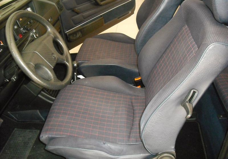 Volkswagen Golf • 1988 • 129,999 km 3