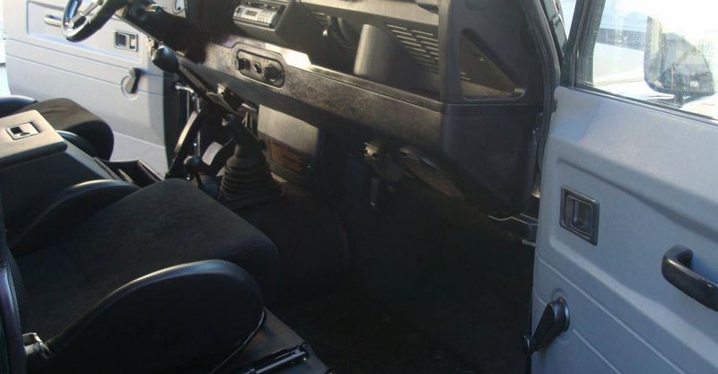 Land Rover Defender • 1998 • 120,000 km 4