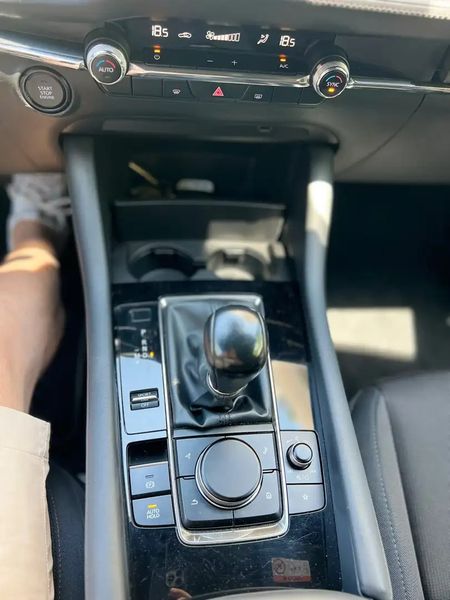 Mazda 3 • 2019 • 37,300 km 2