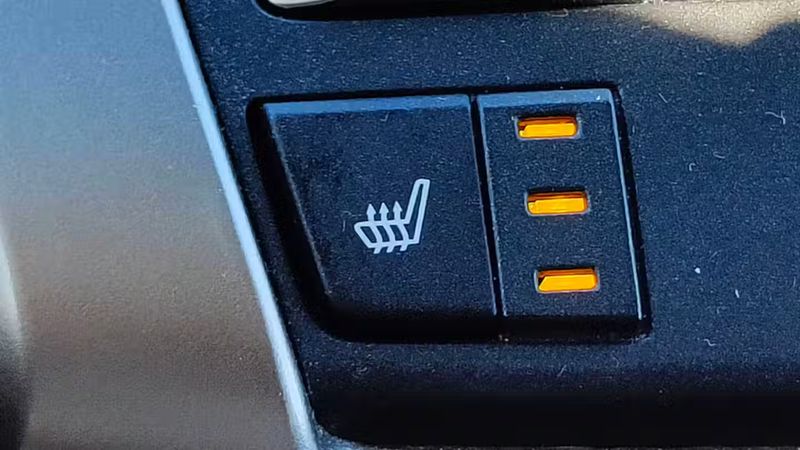 Lexus NX • 2020 • 64,788 km 3