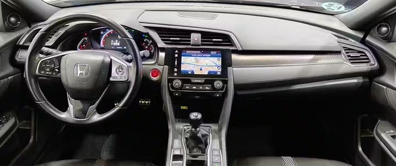 Honda Civic • 2018 • 42,804 km 3