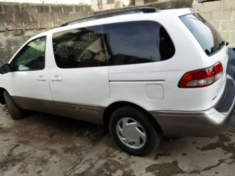 Toyota Sienna • 2003 • 135,972 km 2