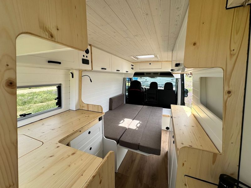 Volkswagen Crafter • 2023 • 15,000 km 13