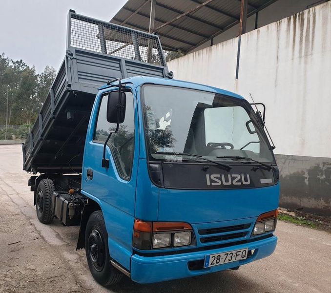 Isuzu Canter • 1995 • 250,000 km 1