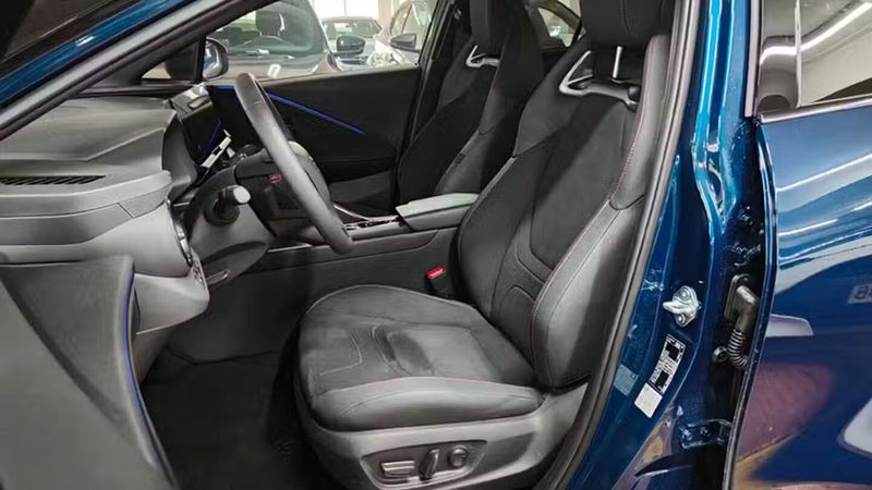 Toyota C-HR • 2024 • 5,350 km 11