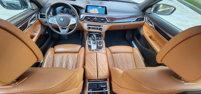 BMW 7 Series • 2021 • 120,000 km 7