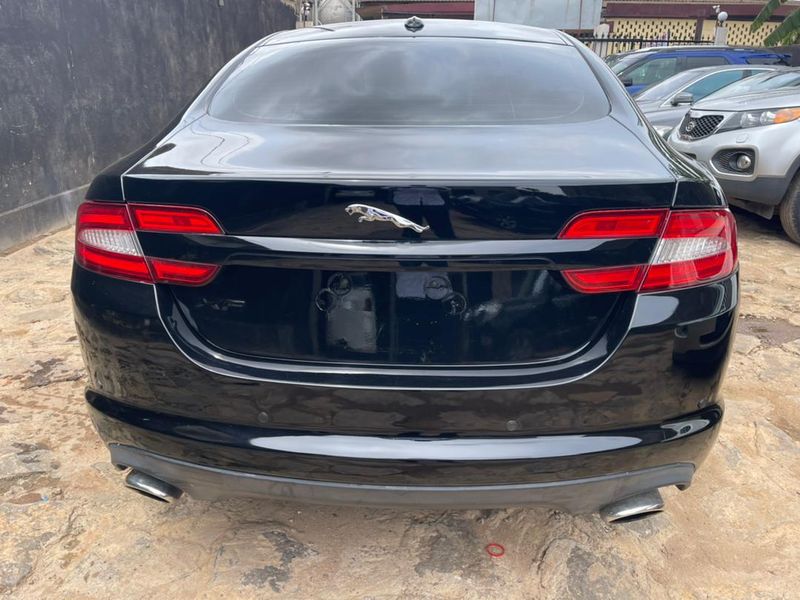 Jaguar XF • 2012 • 66,000 km 4