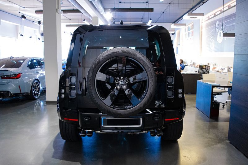 Land Rover Defender • 2024 • 900 km 17