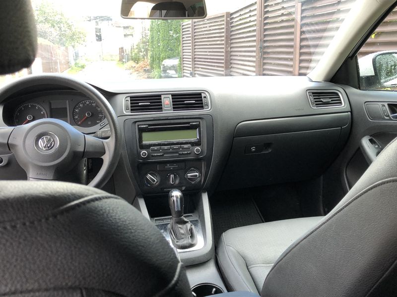 Volkswagen Jetta • 2011 • 215,000 km 5