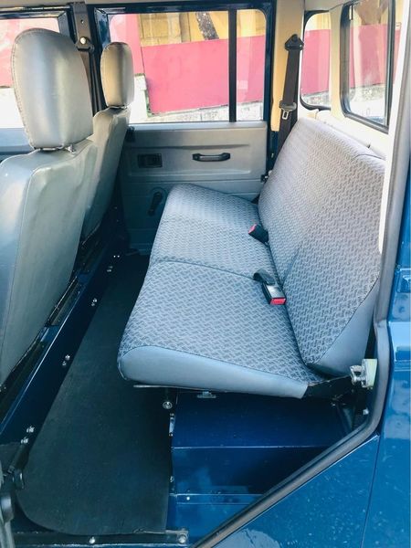 Land Rover Defender • 2001 • 157,000 km 2