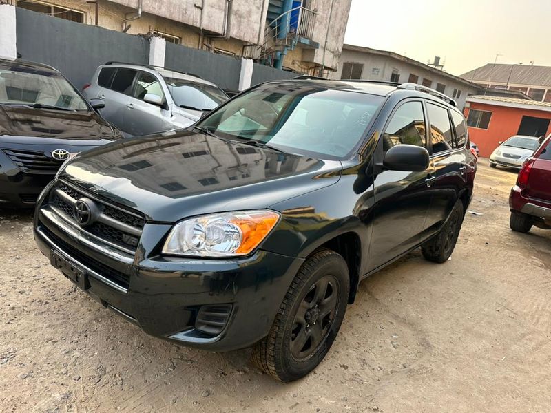Toyota RAV4 • 2012 • 32 km 1