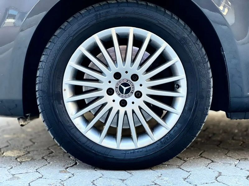 Mercedes-Benz 210 Van • 2020 • 110,000 km 5