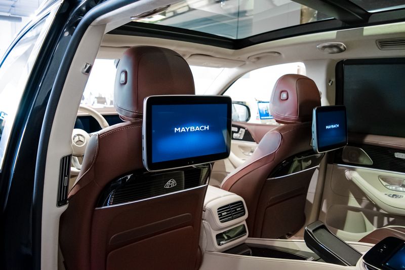 Mercedes-Benz Maybach • 2024 • 3,800 km 5