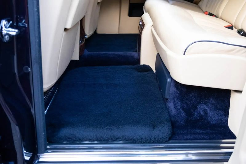Rolls-Royce Phantom • 2011 • 75,000 km 17