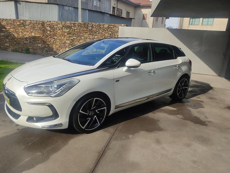 Citroën DS5 • 2013 • 213,000 km 2