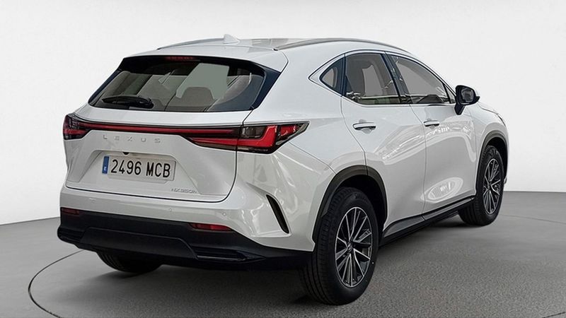 Lexus NX • 2022 • 4,055 km 14