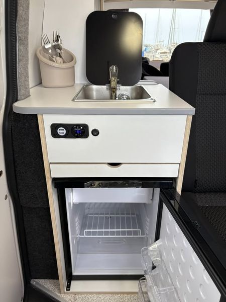 Volkswagen T5 Transporter Shuttle • 2016 • 235,200 km 5