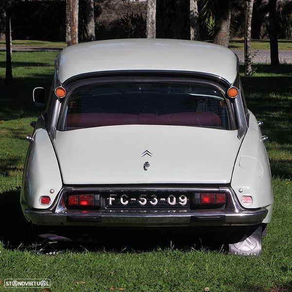 Citroën DS5 • 1993 • 4,347 km 4