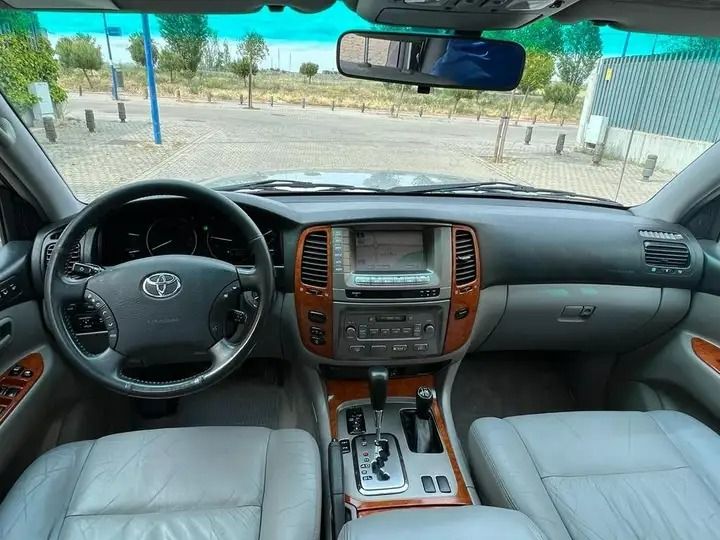Toyota Land Cruiser • 2005 • 150,000 km 7