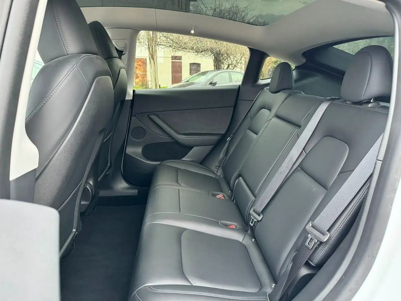 Tesla Model Y • 2022 • 45,000 km 14