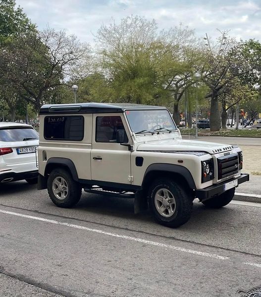 Land Rover Defender • 2005 • 79,000 km 5