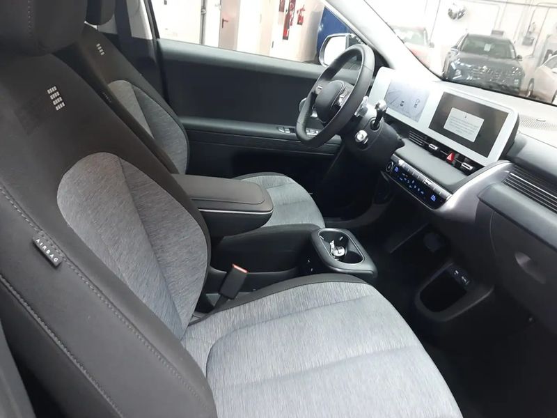 Hyundai Ioniq Electric • 2023 • 15,000 km 9