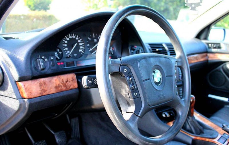 BMW 5 Series • 1996 • 299,999 km 3