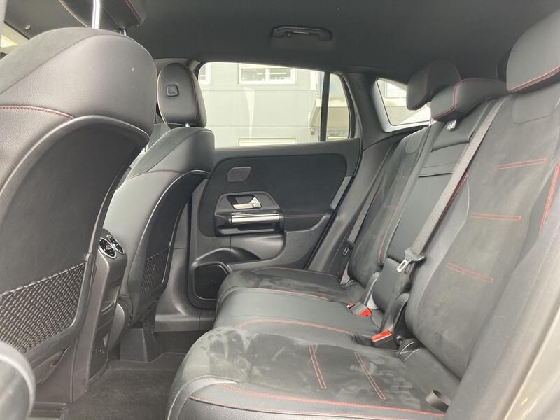 Mercedes-Benz GLA • 2020 • 69,183 km 9