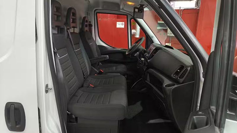 Mercedes-Benz Sprinter • 2024 • 42,261 km 14